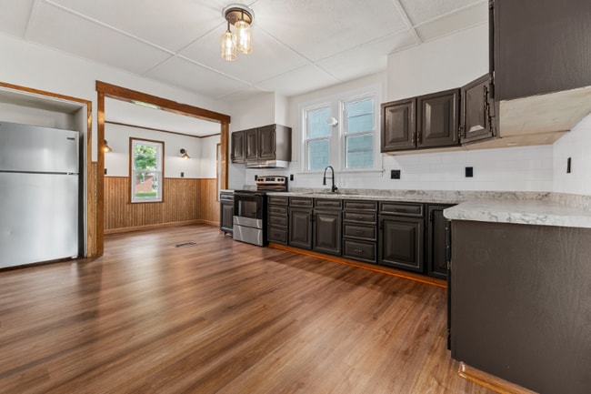 Photo - 126 E Zupan St