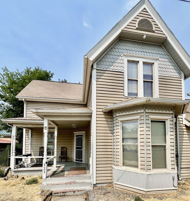 Building Photo - 323 Whiteriver Ave Unit 2 Rental