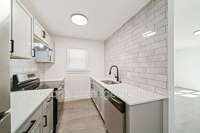 Photo - 3169 E 49th St