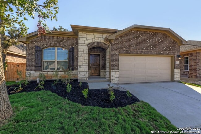 Building Photo - 3 Bed 2.5 Bath