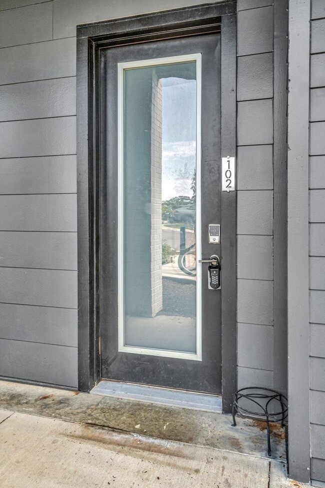 Photo - **Move-In Special - $500 off first month's rent**