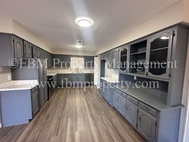 Photo - 801 S Wood St