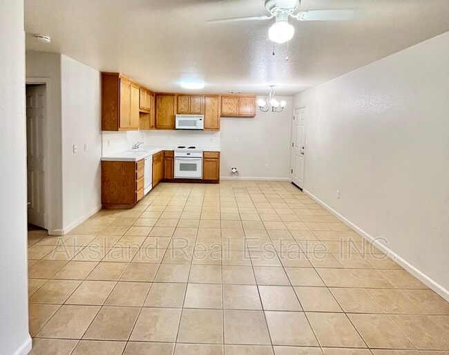 Photo - 445 Pearl Pl