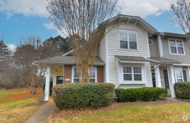 Building Photo - End-Unit 3br/2.5bth Townhome in Villages o...
