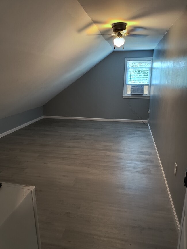 Building Photo - 161 Lynch St Rental
