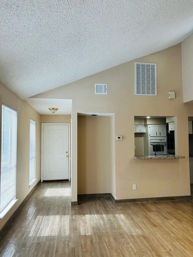 Photo - 11350 Oakcenter Dr