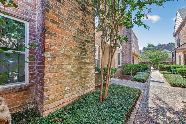 5524 Beverly Hill St Unit 2