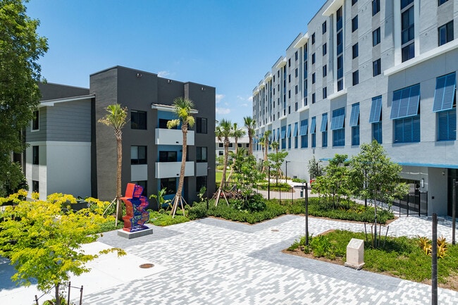 Building Photo - 5961 SW 68th St Unit 718 Rental