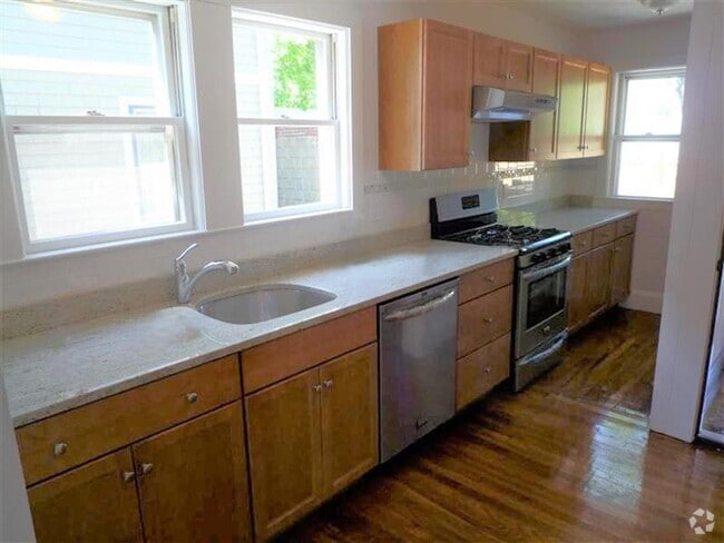 Building Photo - 17 Milton St Unit #1 Rental