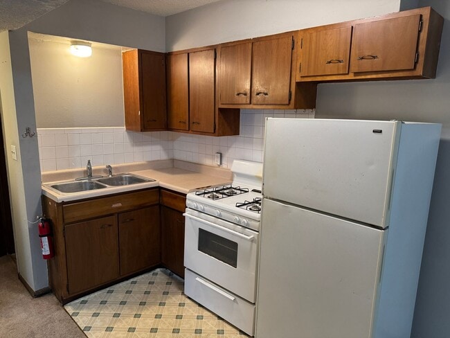 Building Photo - 2BR/1BA East Campus - Short Distance to Ca... Unit 10 Rental