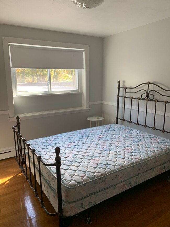 Photo - 166 White St