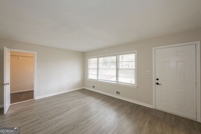 Photo - 2058 River Rd