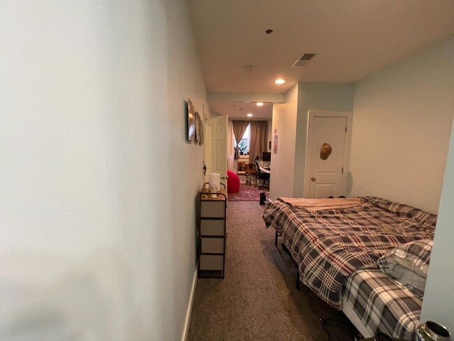 Building Photo - 1411 W Thompson St Unit 1