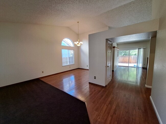 Photo - 143 Buttercup Cir