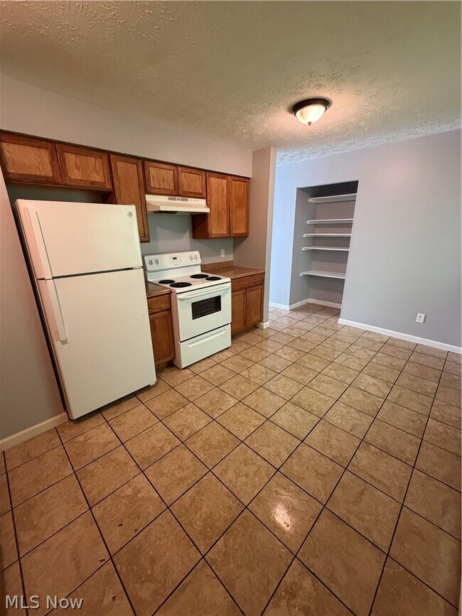 Photo - 166 Kendall Ave Unidad 3