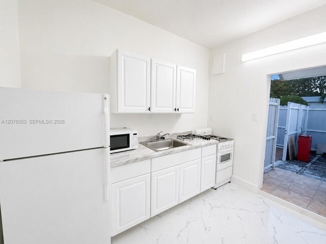 Photo - 500 E 54th St Unit B