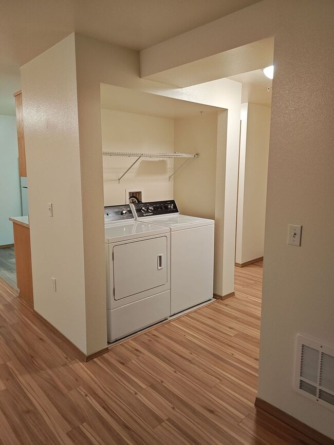 Three bedroom corner unit with washer/dryer! - Three bedroom corner unit with washer/dryer! Apartamento Unidad E346