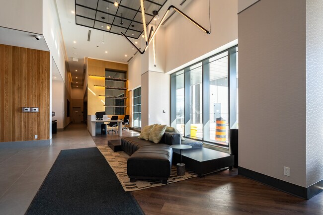 Photo - 1007 The Queensway Unité 609