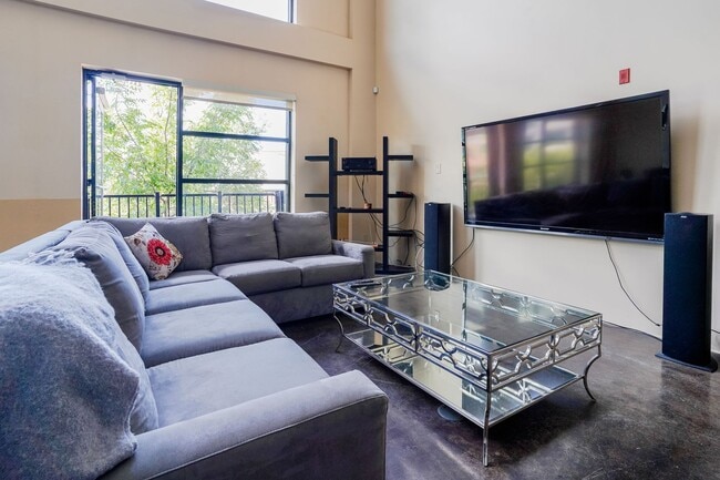 Photo - Fully Furnished 2-Level Condo for Traveling Nurses | 1,549 Sq Ft | Private Parking | Shared Living Unit 300