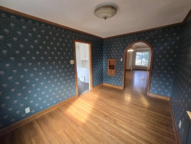 Photo - 463 W 3rd St