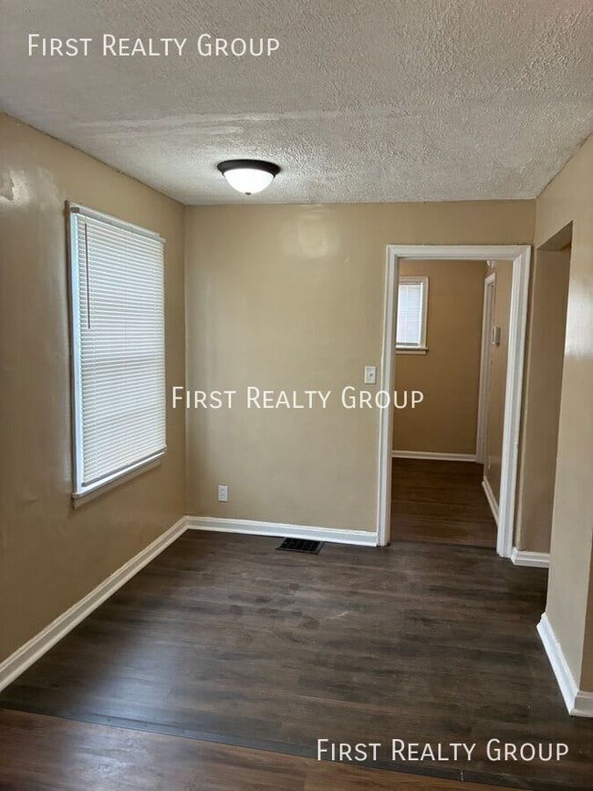 Photo - 2924 Preston St