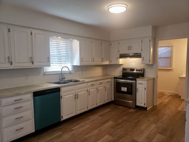 Photo - Primrose Market Place - Battlefield Mall A...