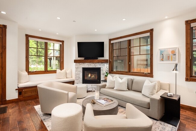 Photo - 503 W Main St Unit B102