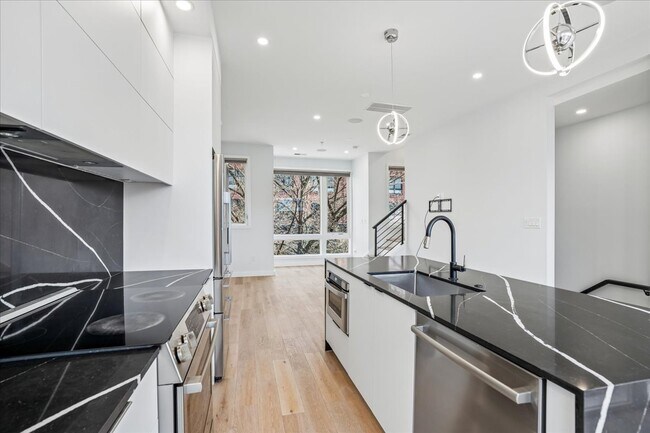 Photo - 810 13th St NE