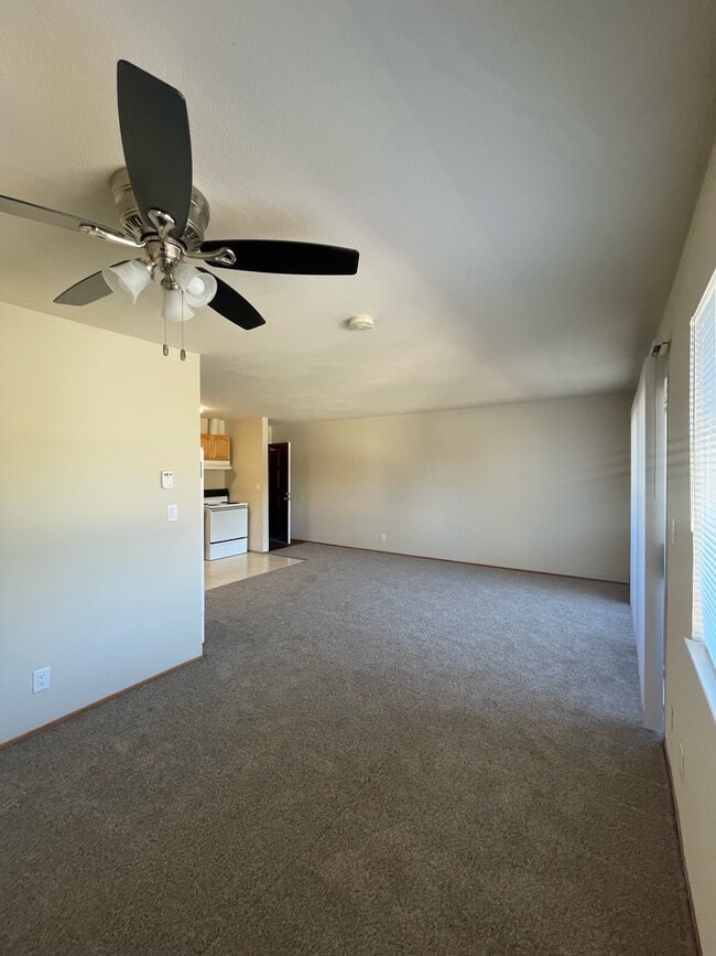 Photo - 1045-1055 Lewis St