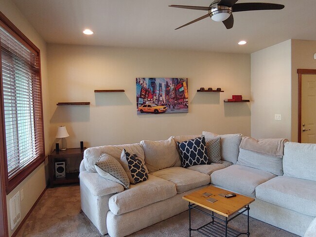 Living room - 660 Telegraph Rd Unit 201