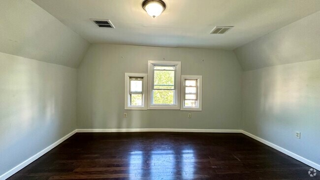 Building Photo - 131 S 13th St Unit 3 Rental