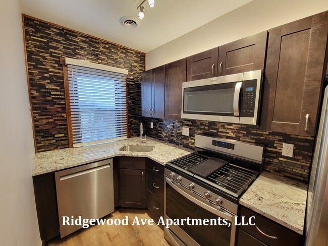 Kitchen - Ridgewood Ave Apartments