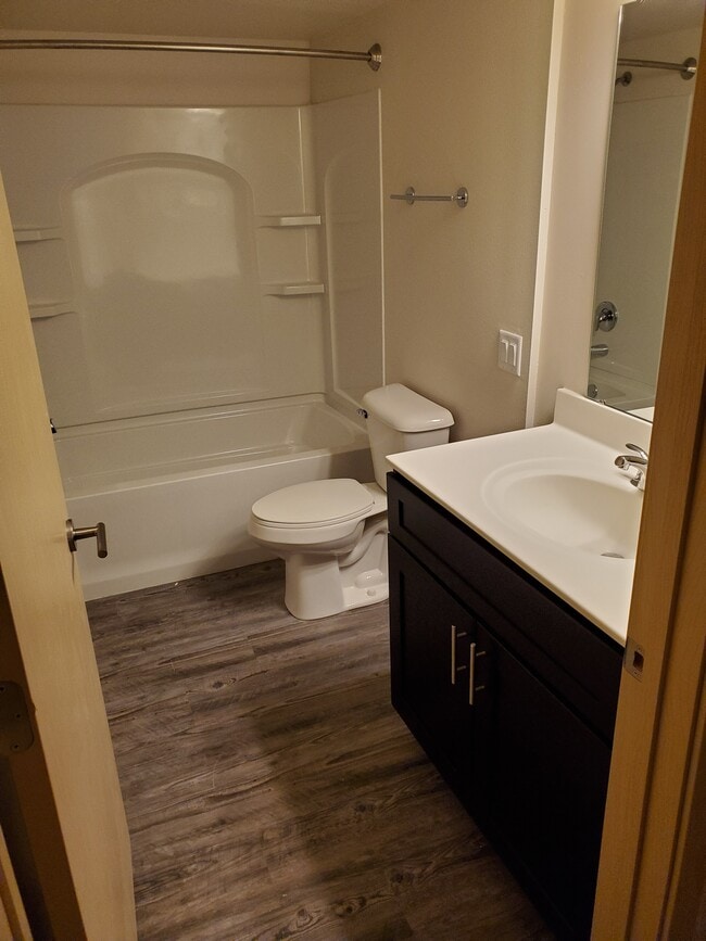 Photo - Oak Tree Apartments