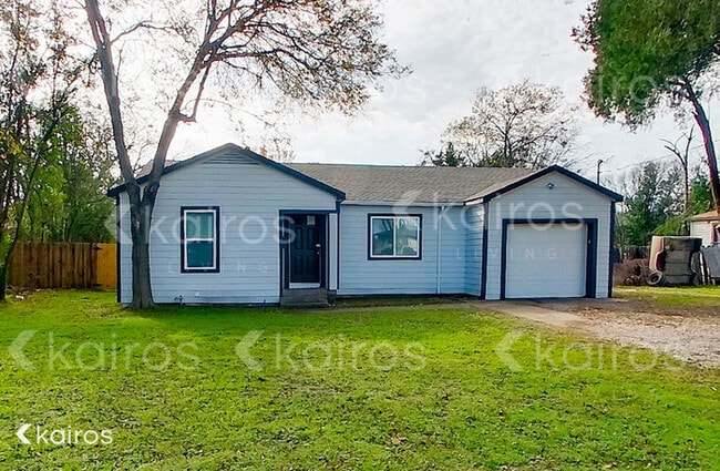 Photo - 230 E Colonial Dr