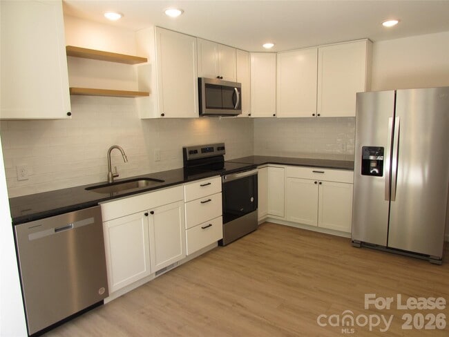 Photo - 111 Dorchester Ln
