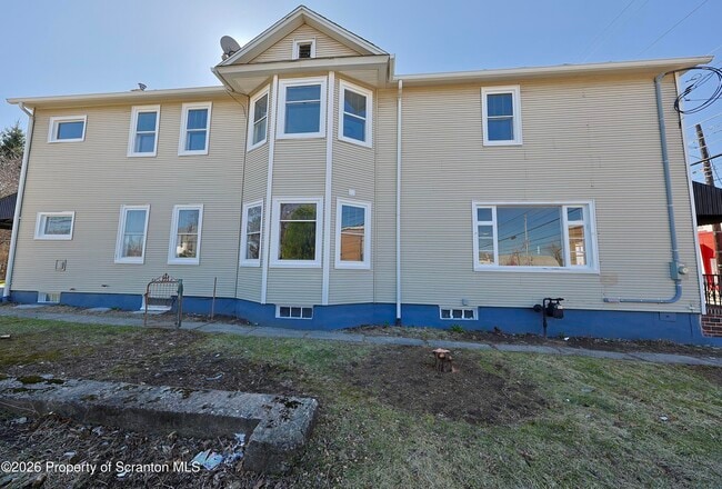 Photo - 318 W Main St