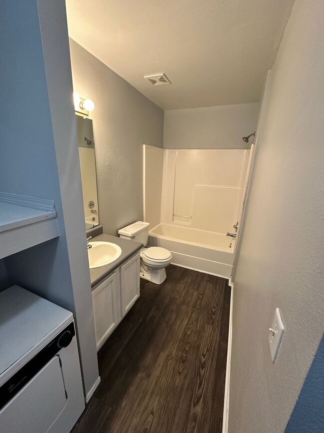 Photo - C & W Apartments Springdale