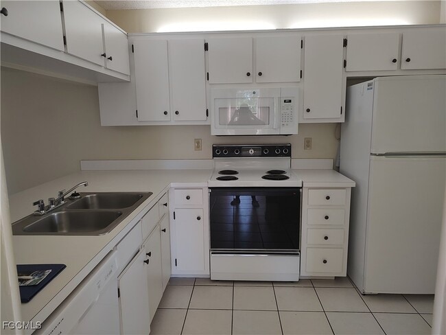 Building Photo - 9265 Lake Park Dr Unit 201 Rental