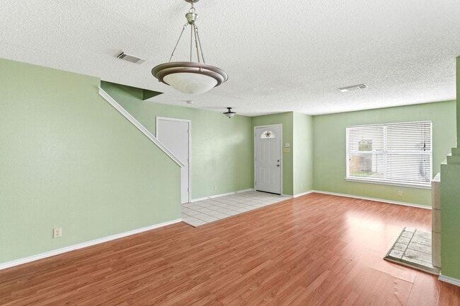 Photo - 2 Story 4 BD | 2.5 BA Available in July near Medical Center!