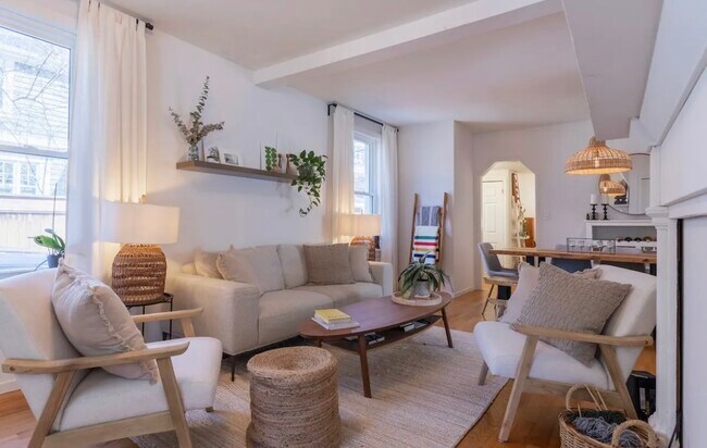 Photo - 2052 Caroline St