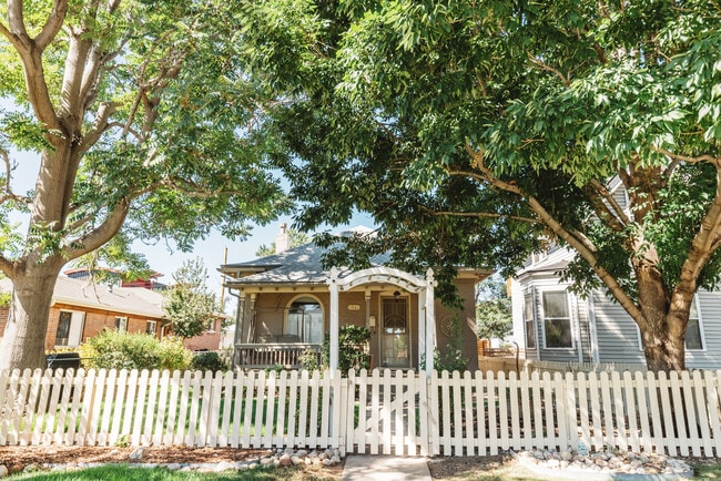 Building Photo - 1561 Yates St Rental