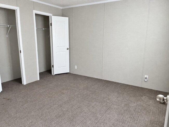 6 Canary Hill Dr