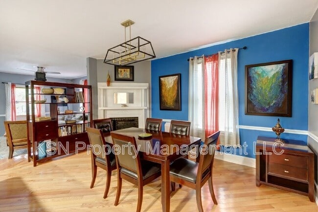 Photo - 2121 Price St