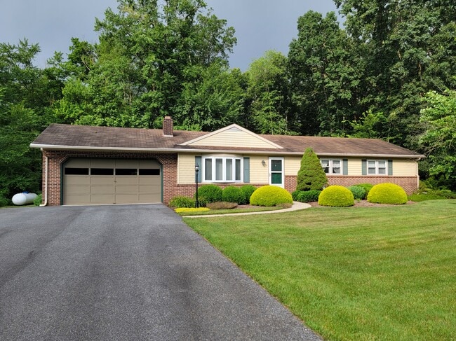 Photo - 1331 Woodland Cir House