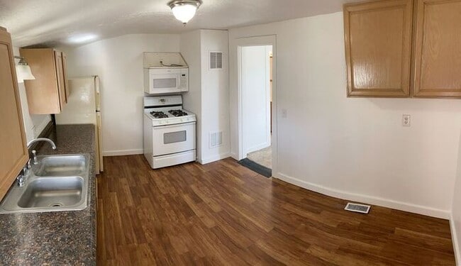 Photo - 1 BEDROOM MAGNA DUPLEX - GREAT PRICE!