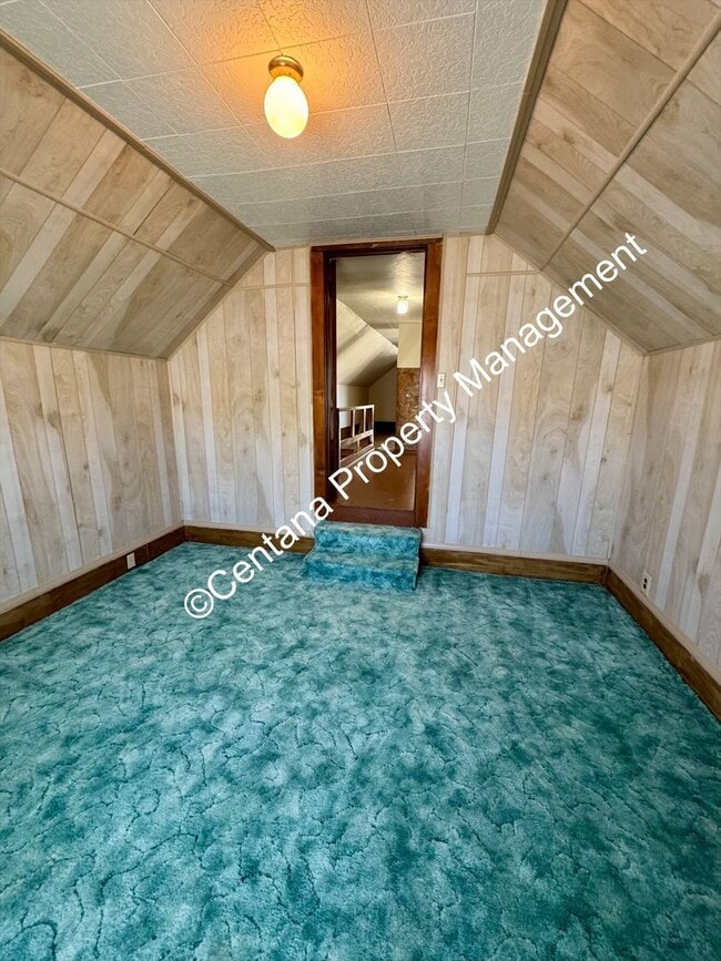 Photo - Huge 3 bedroom house with 2 bonus rooms an...