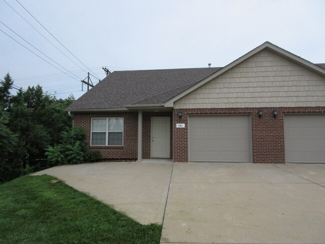 Building Photo - 501-503 Glenstone Dr. Unit 501 Glenstone Dr.