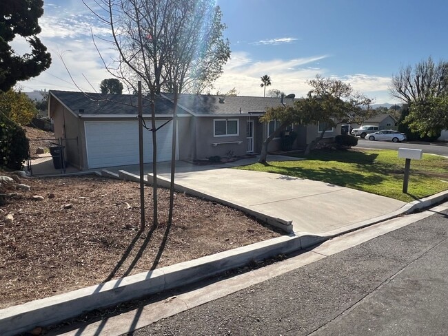 Photo - Thousand Oaks Living