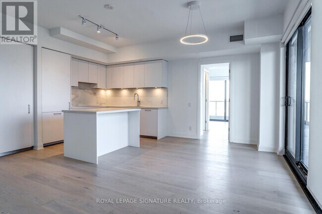 Photo - 33 Frederick Todd Wy Unité 1107