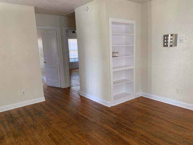 Photo - 819 E 31st St